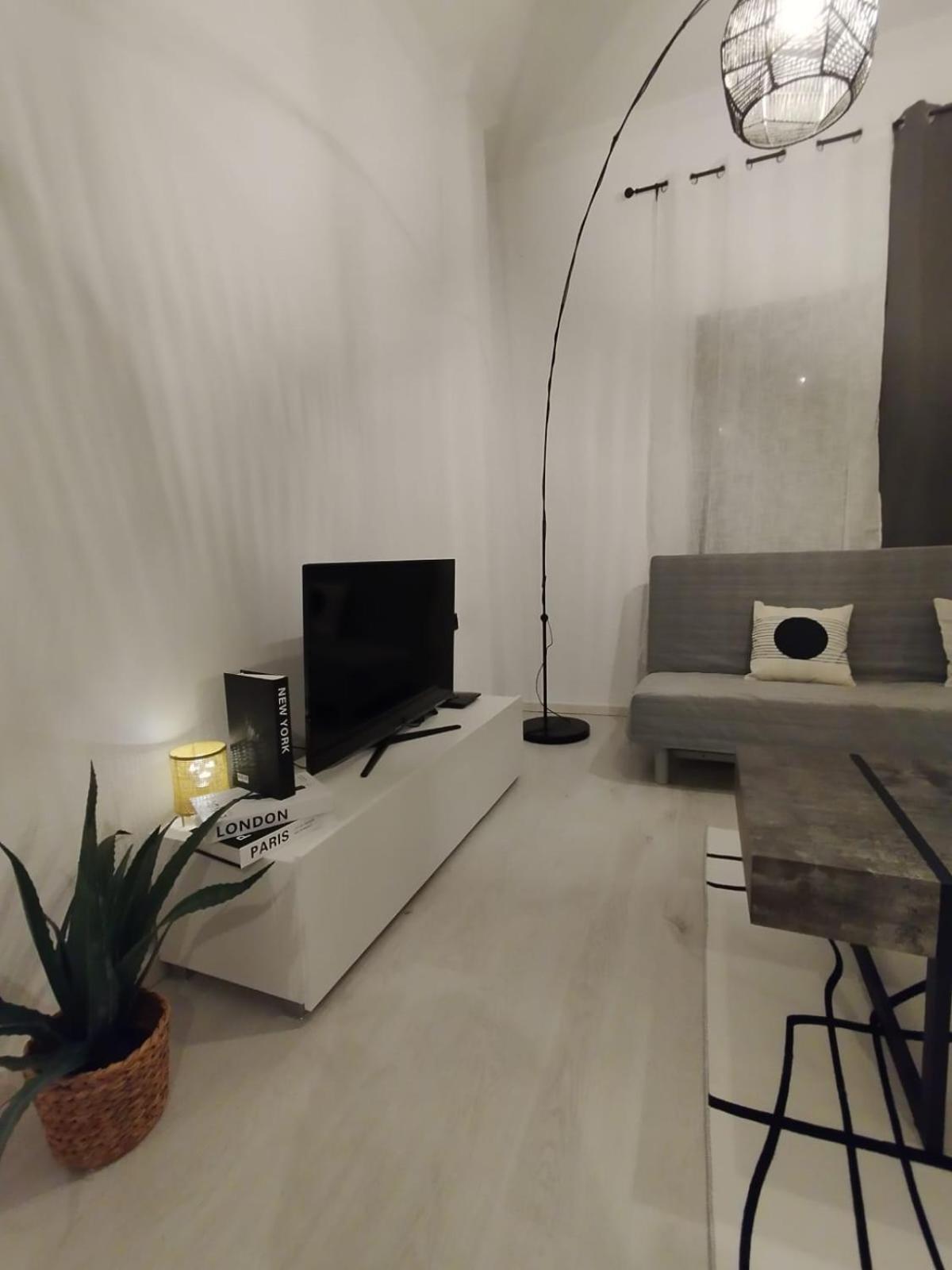 Black N' White Cozy Housegarden Alexandroúpoli Extérieur photo