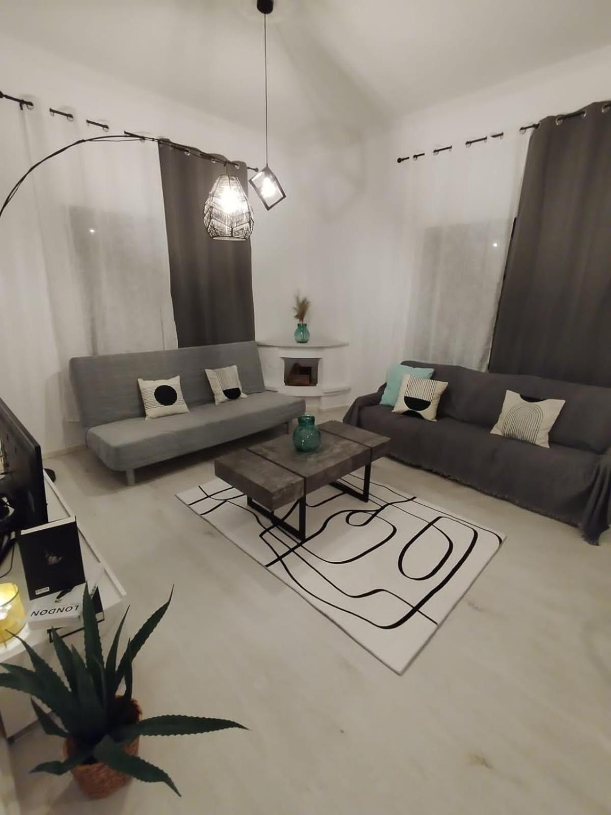 Black N' White Cozy Housegarden Alexandroúpoli Extérieur photo